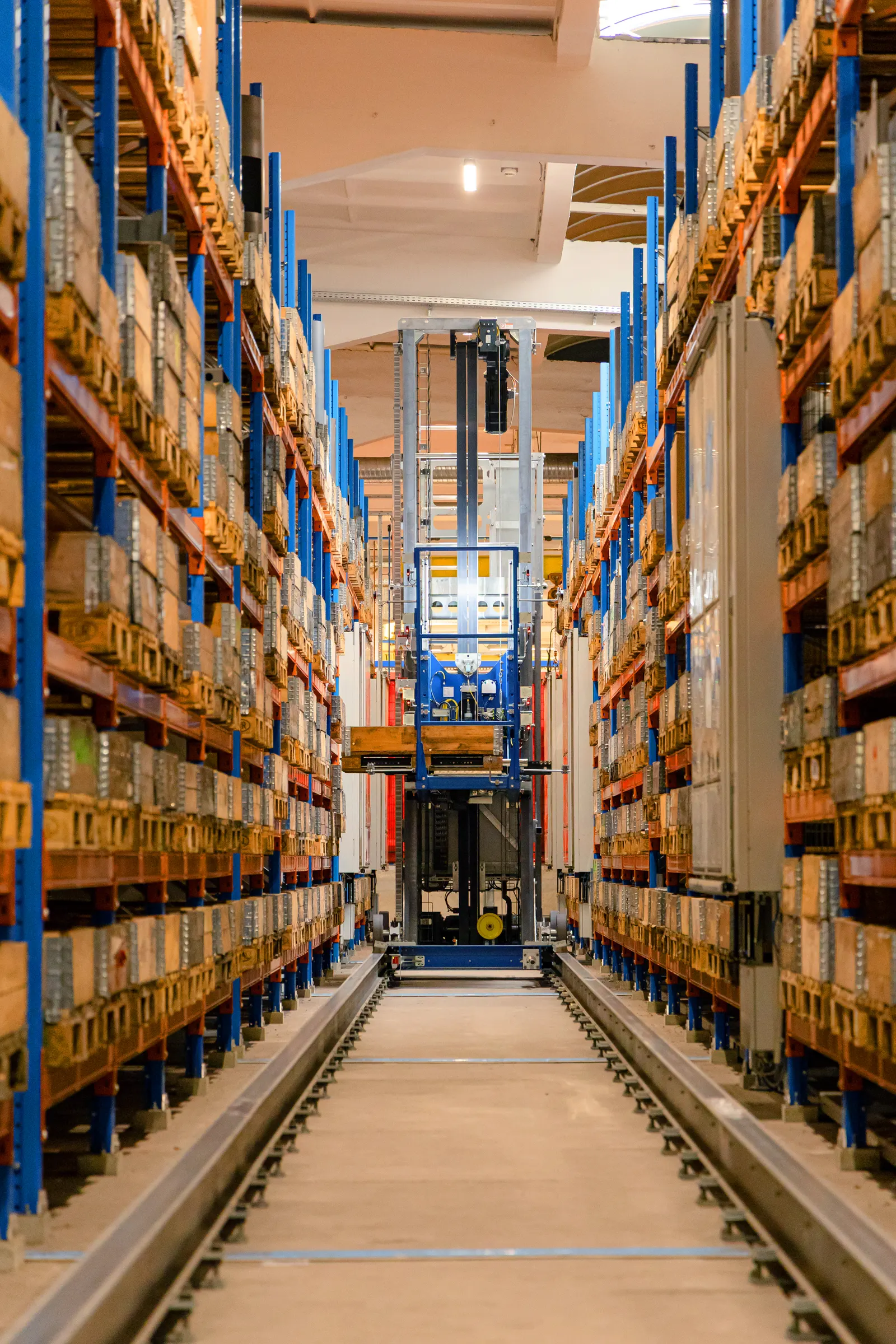 The automated high-bay warehouse aisle